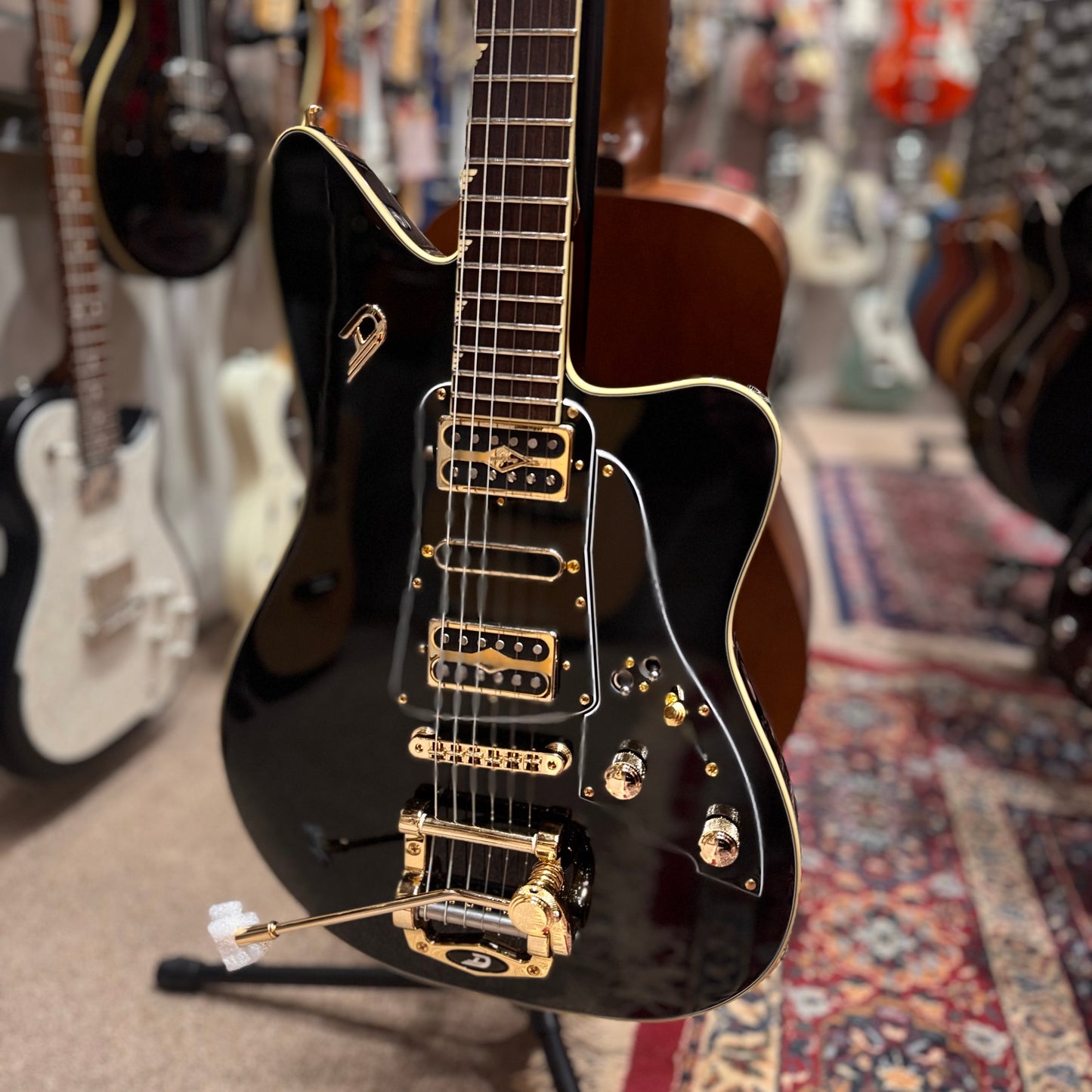 Duesenberg Paloma Custom Black with Gig Bag