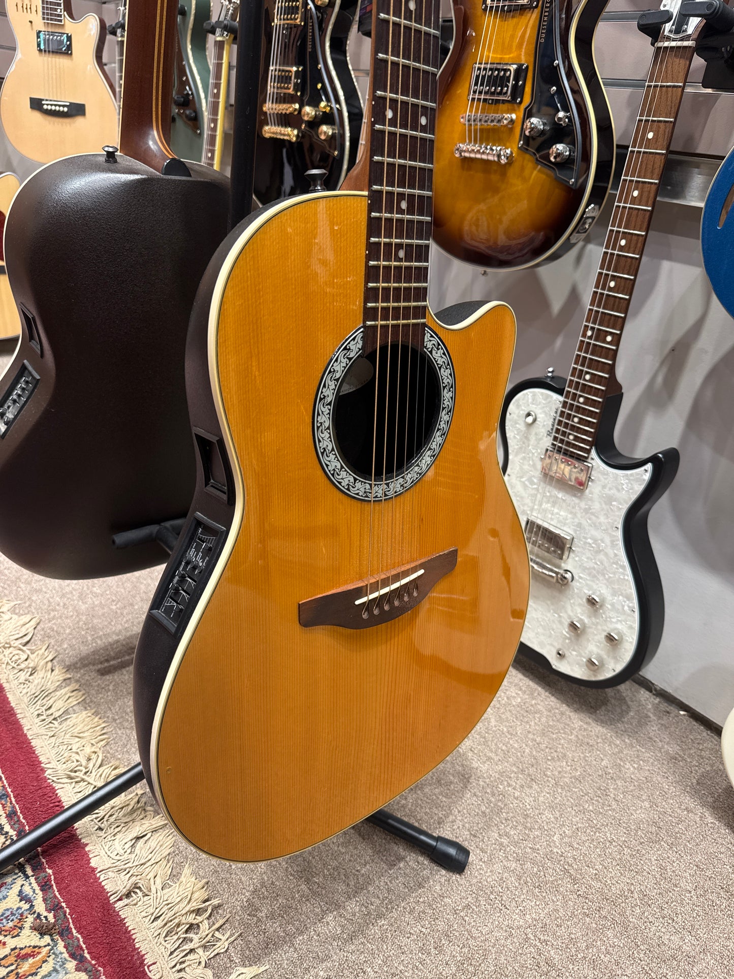 Ovation Standard Balladeer 1861 - Excellent