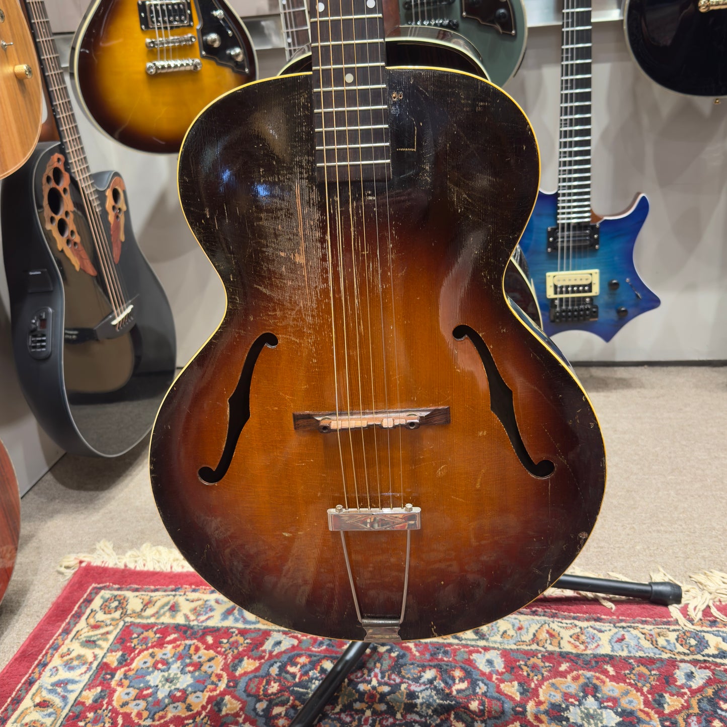 Gibson L-50 (30-40s) F-Hole Sunburst - Fair