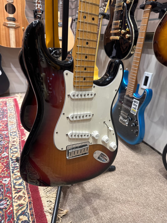 Fender MIM Stratocaster 2024 Sunburst w Hipshot tuners - Mint