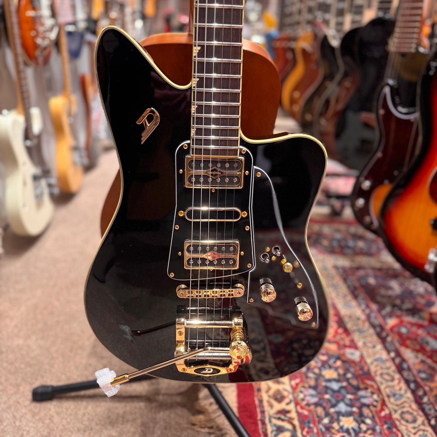 Duesenberg Paloma Custom Black with Gig Bag