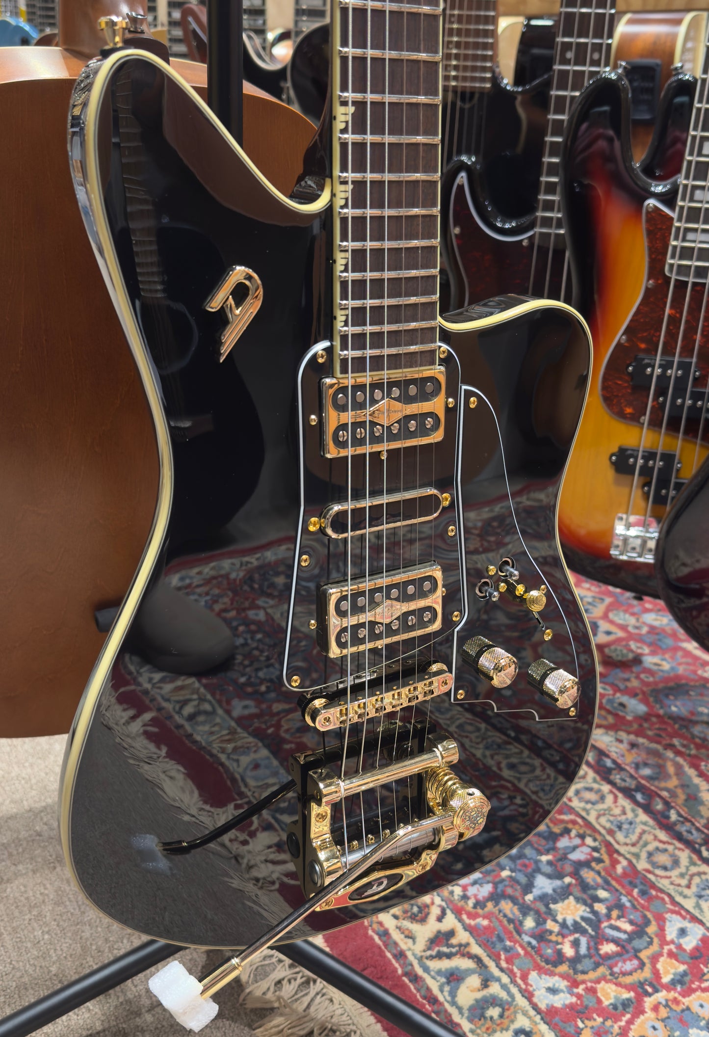 Duesenberg Paloma Custom Black with Gig Bag