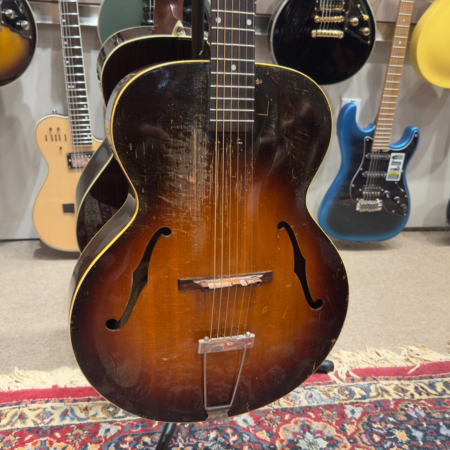 Gibson L-50 (30-40s) F-Hole Sunburst - Fair