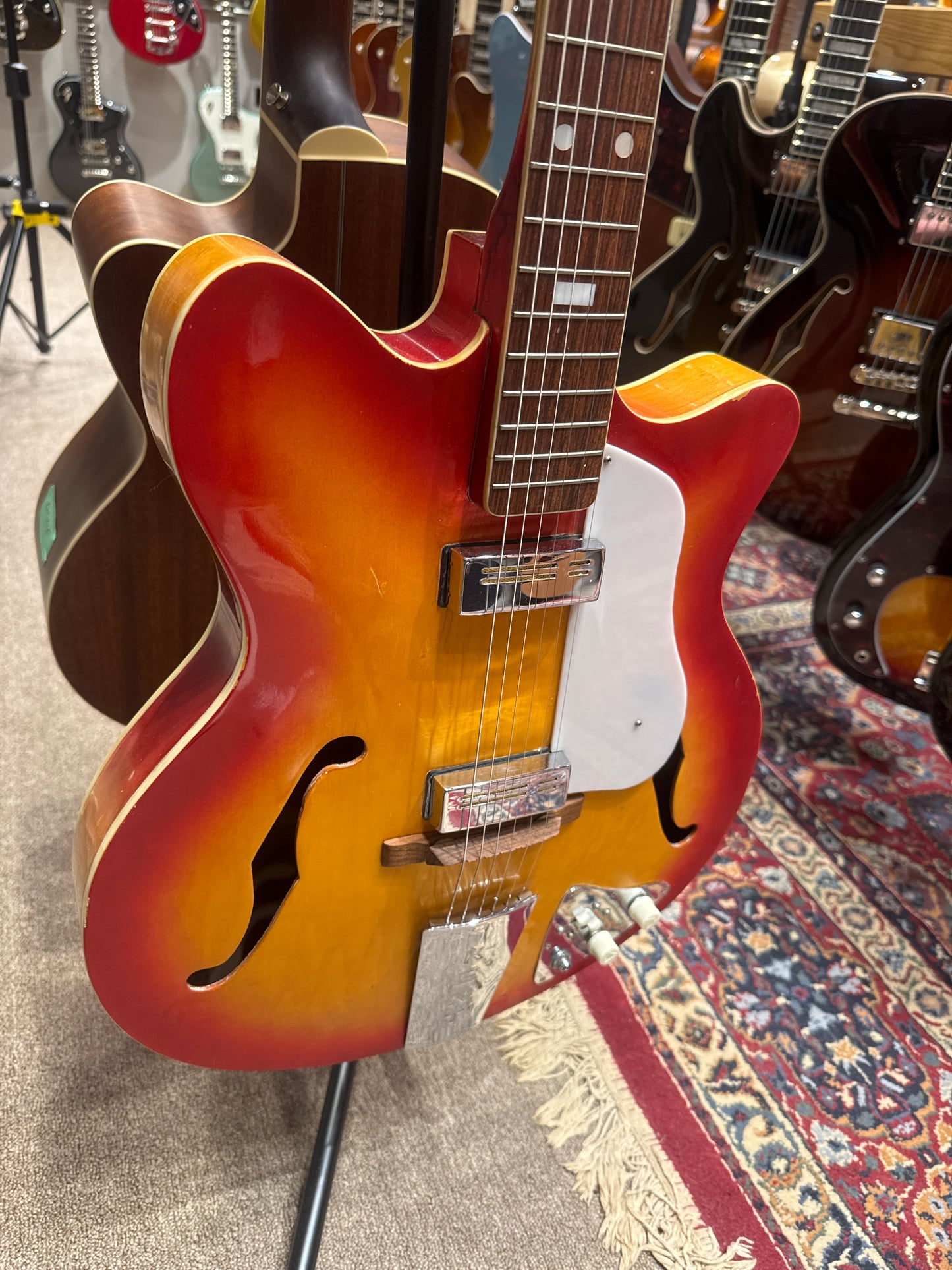 Kent Americana No. 546 - Short Scale Electric Guitar
