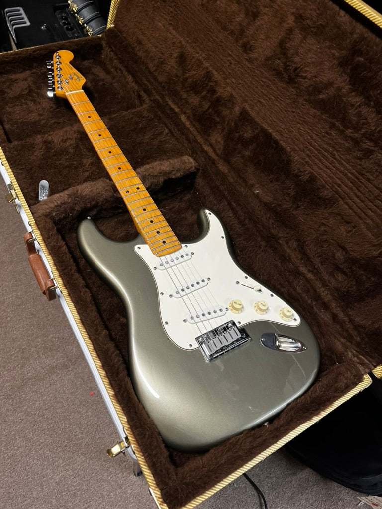 Fender Stratocaster American Standard 1984 Inca Silver Electric Guitar - Used Good