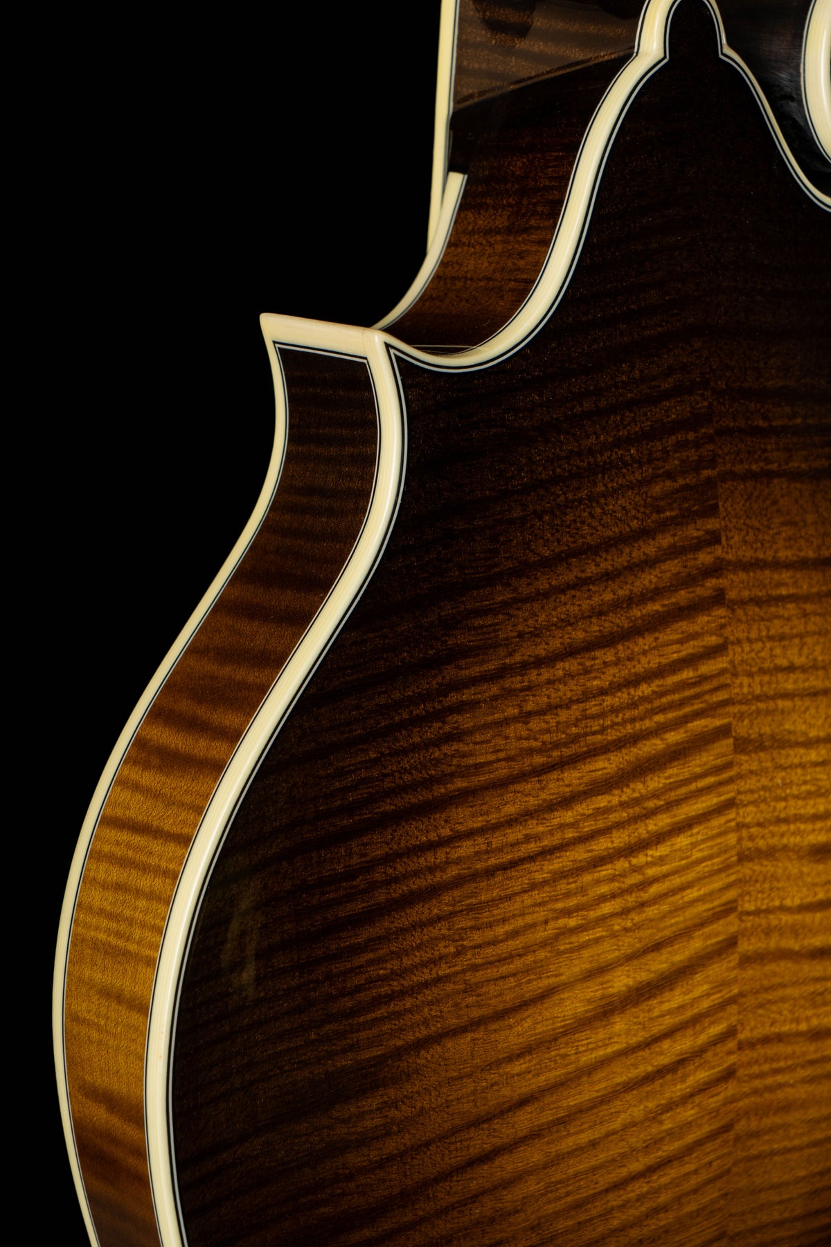 Bourgeois M5F-SB Mandolin w/ Hardshell Case – Sunburst