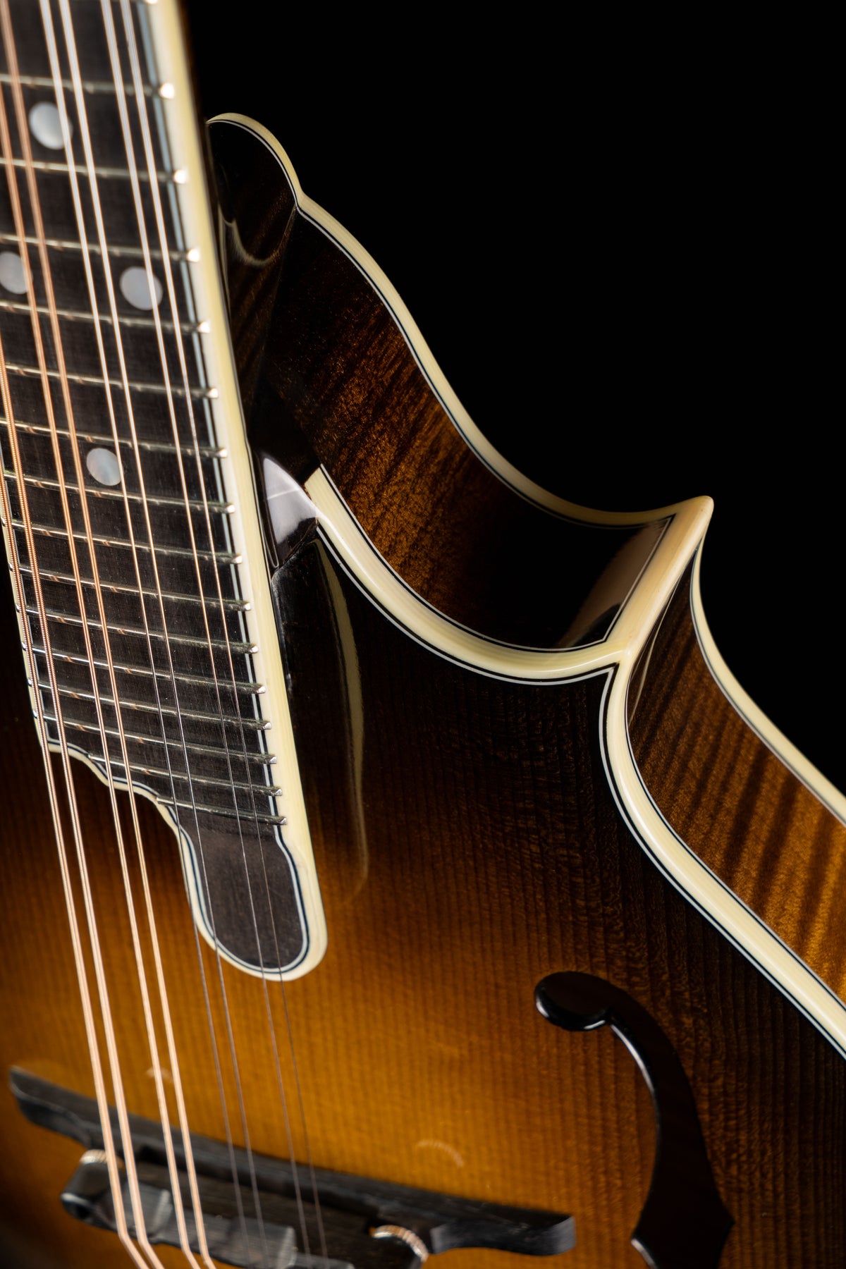 Bourgeois M5F-SB Mandolin w/ Hardshell Case – Sunburst