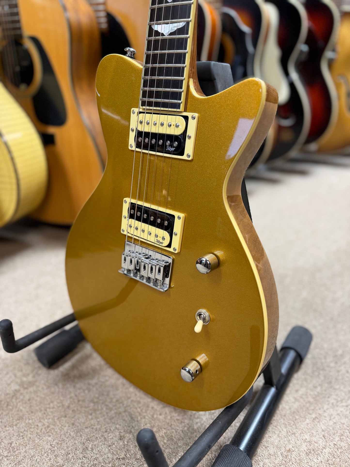 Hoyer Eagle Deluxe HEG 310 Gold Top Electric Guitar New Old Stock