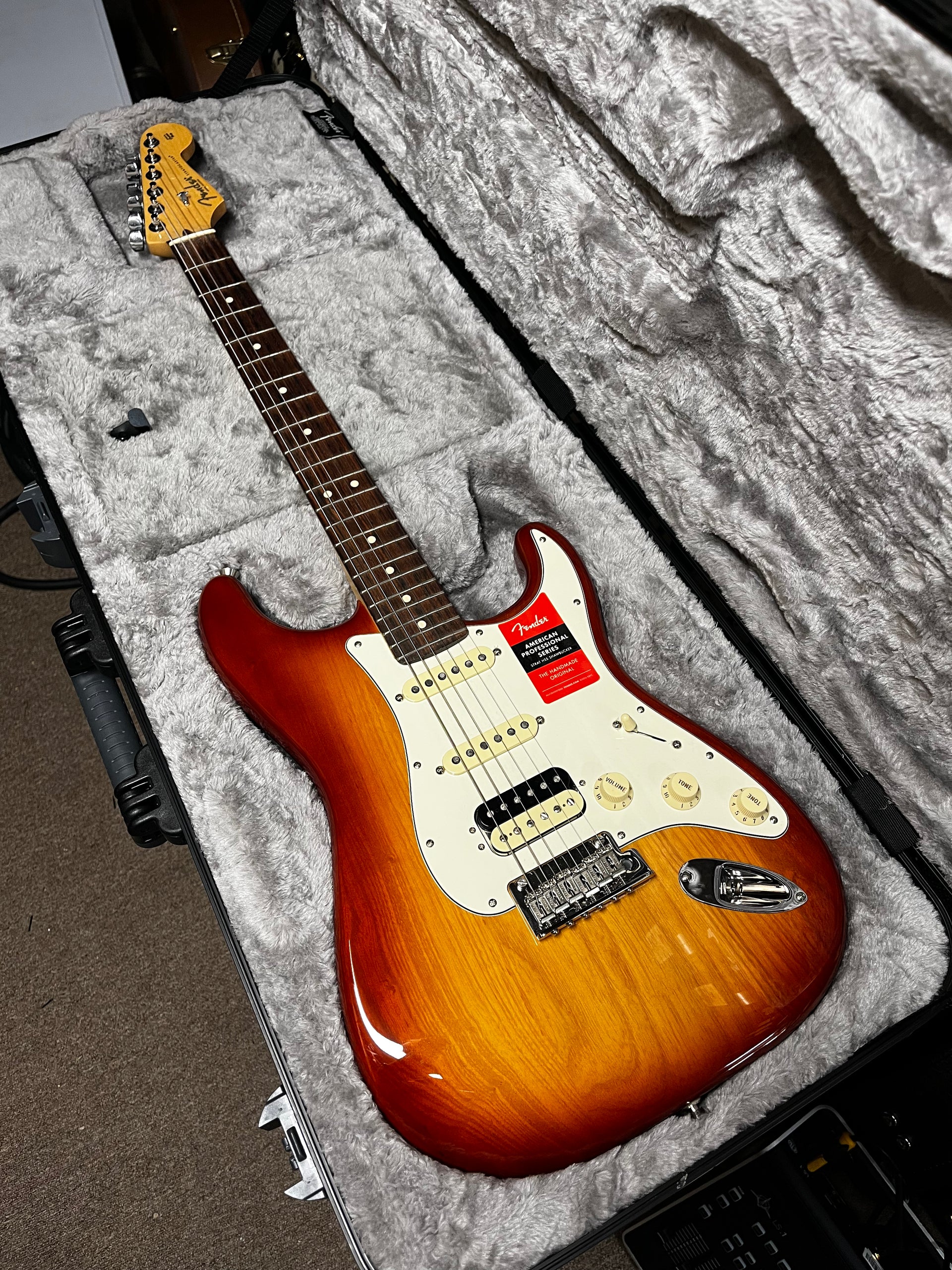 ギター FENDER AMERICAN PROFESSIONAL SHAWBUCKER Fender American Professional Series Stratocaster HSS Shawbucker