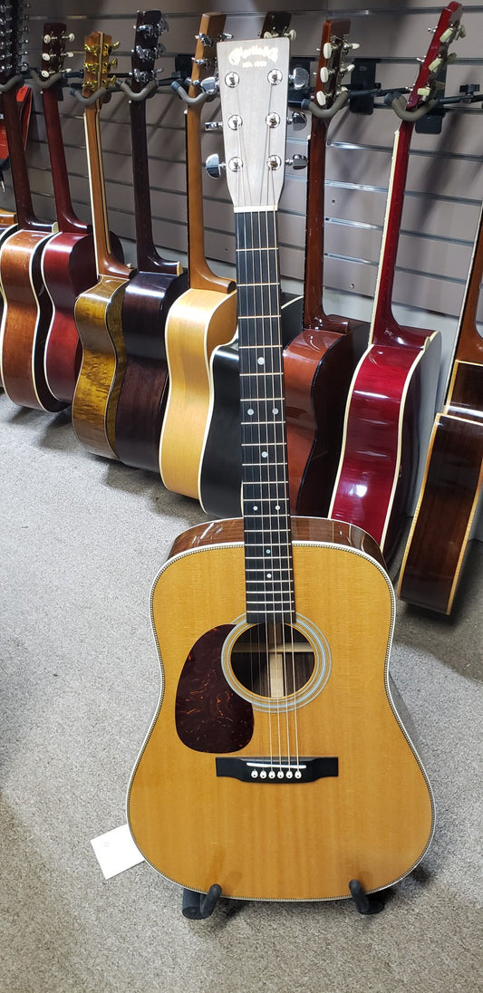 Martin Standard Series HD-28 Left Handed - Excellent
