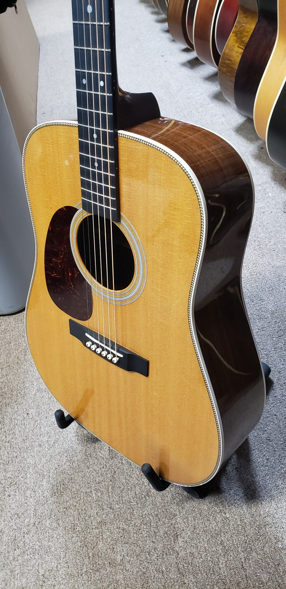 Martin Standard Series HD-28 Left Handed - Excellent