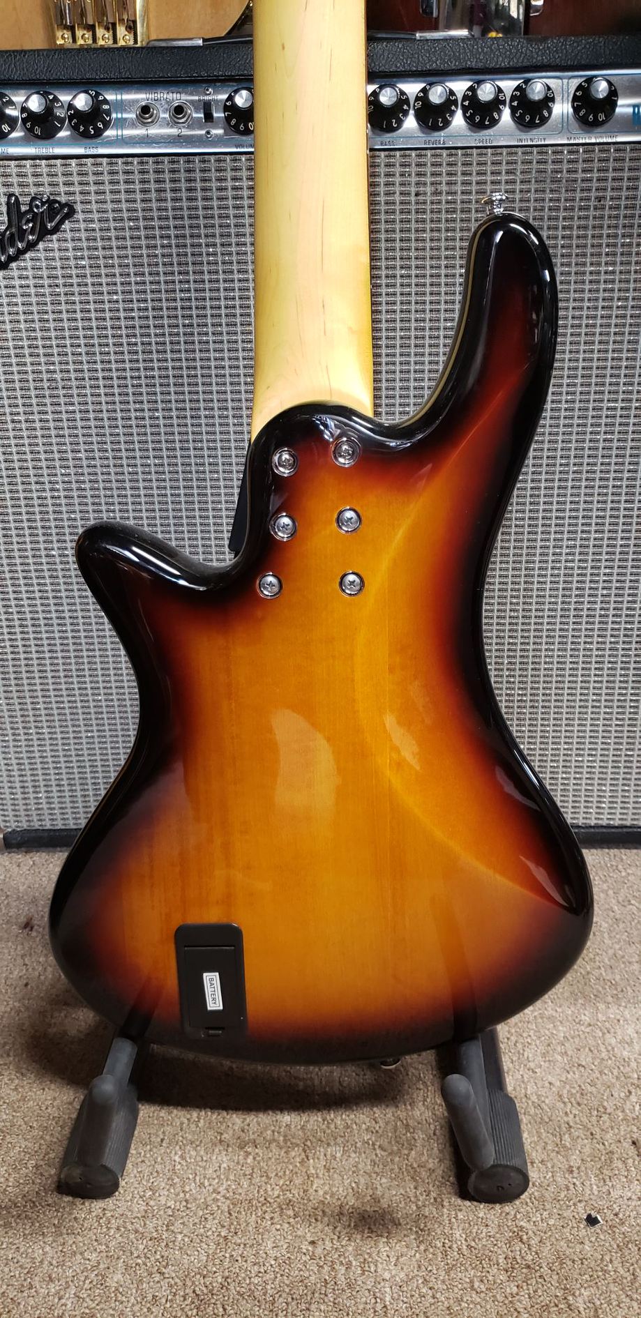 Schecter Stiletto Vintage - 3-tone Sunburst, 5-string